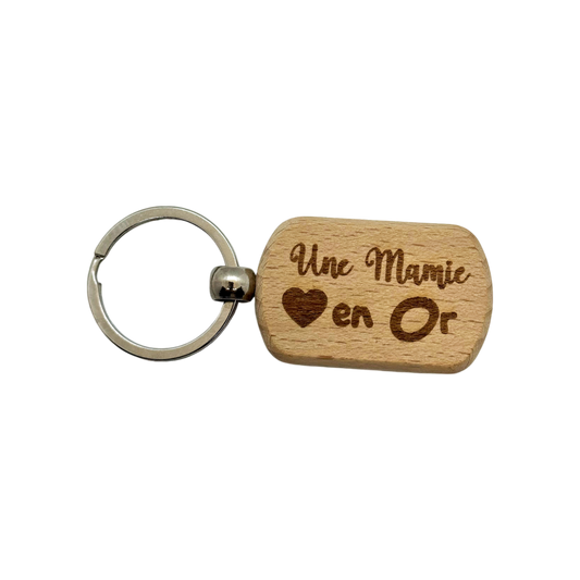 Porte-clés en bois gravé – Mamie en or